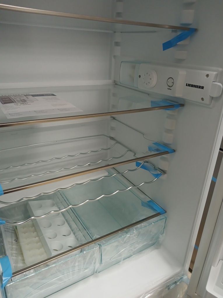 Новый холодильник Либхер CU 2831 160 см.