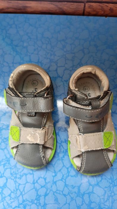 Сандалі для перших кроків