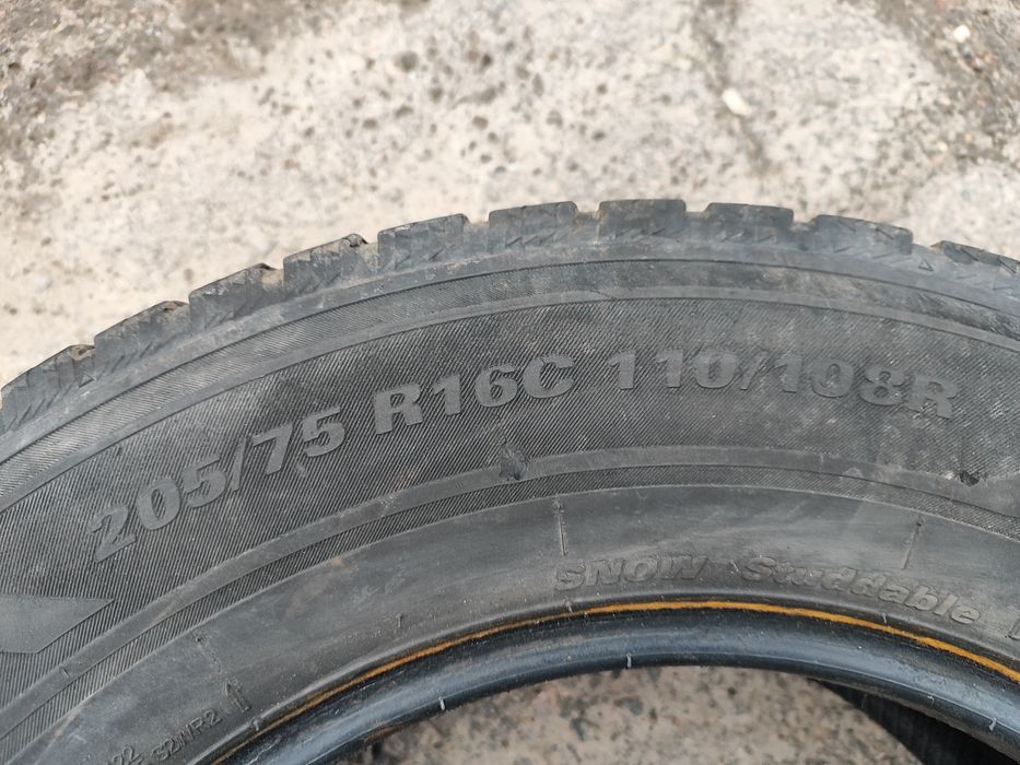 Продам автошини205 75 16С  залишок протектора 50 процентів ціна 1500 г