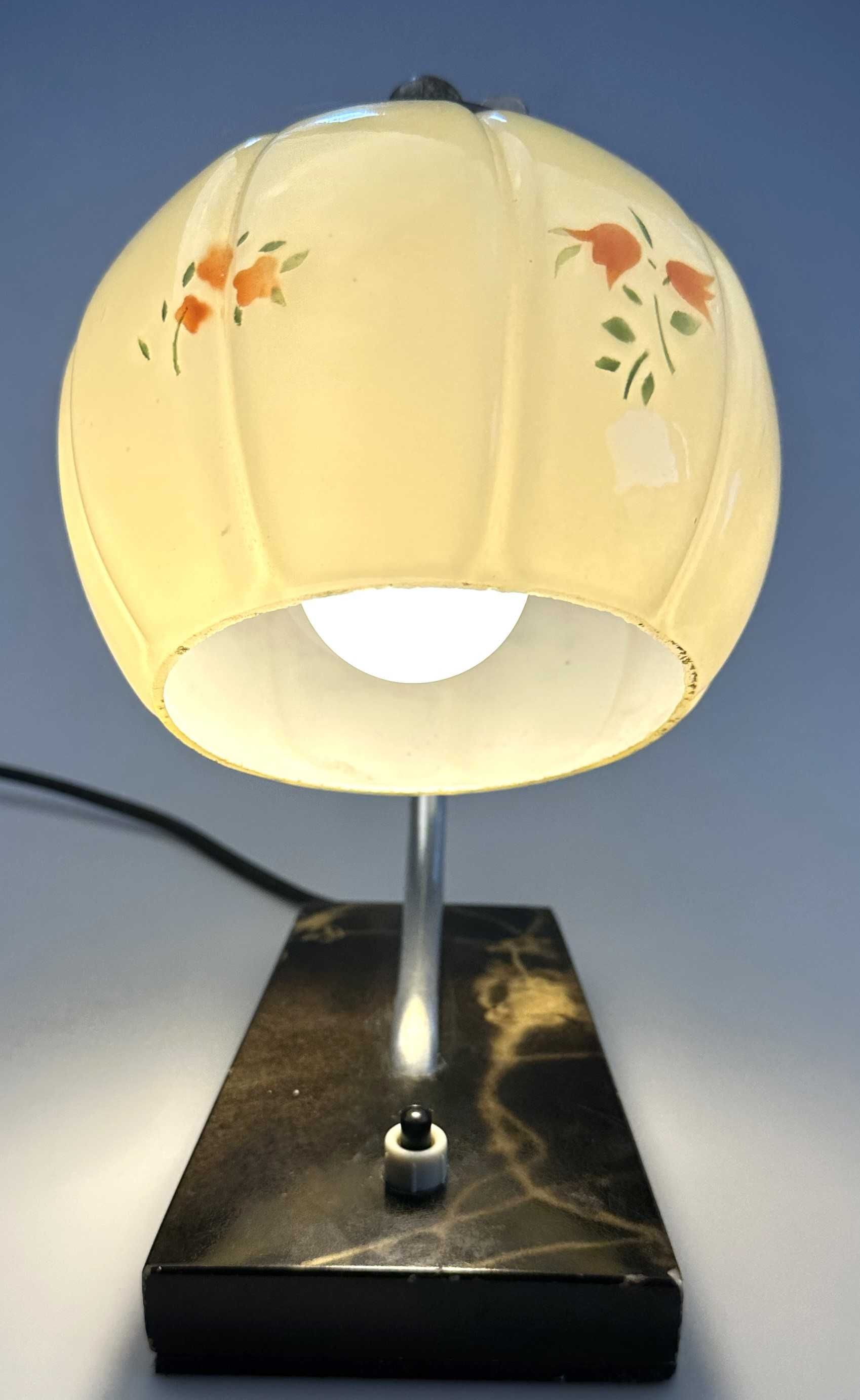 Lampka w stylu arc deco szklany klosz na szafkę lub biurko