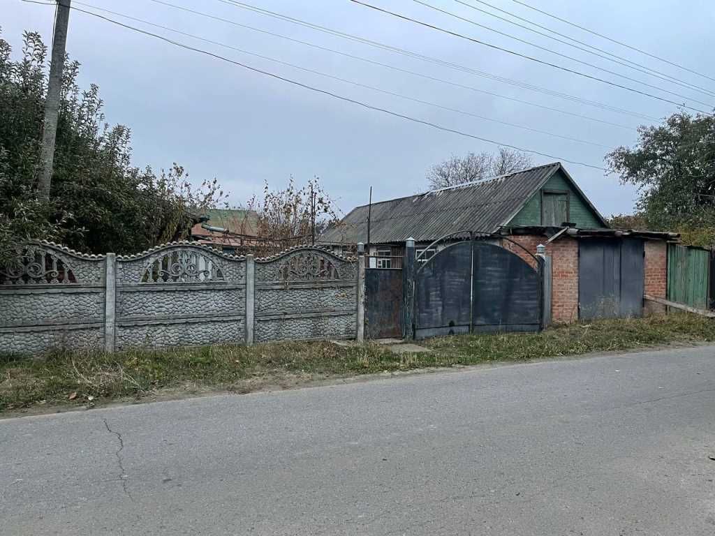Продається цегляний будинок у селі Великий Тростянець