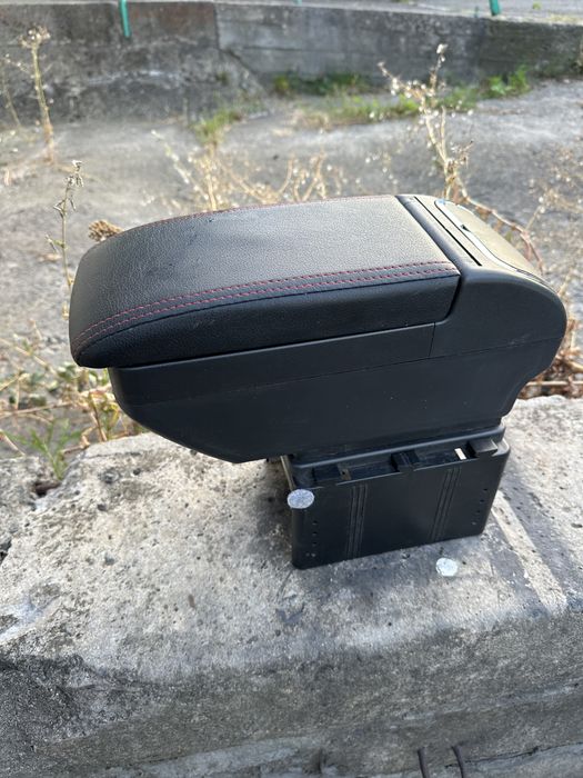 Універсальний автомобільний підлокітник