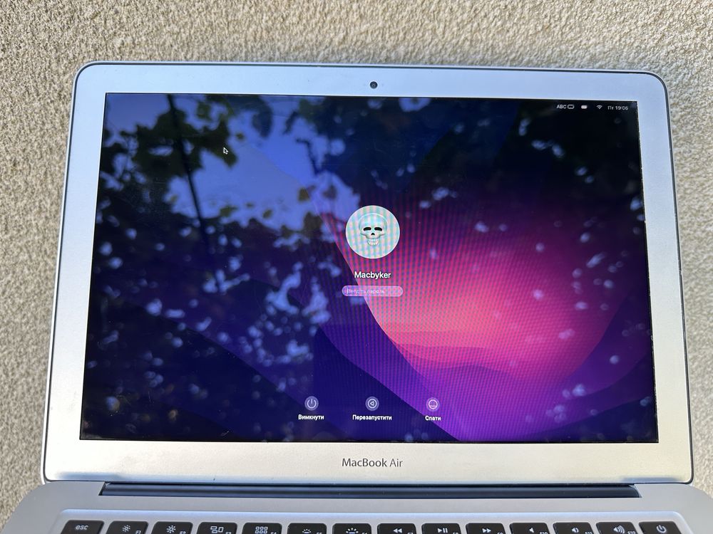 Продам Macbook Air 13” 2017p