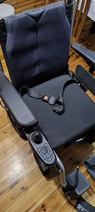 Wózek inwalidzki elektryczny (akumulator niesprawny)