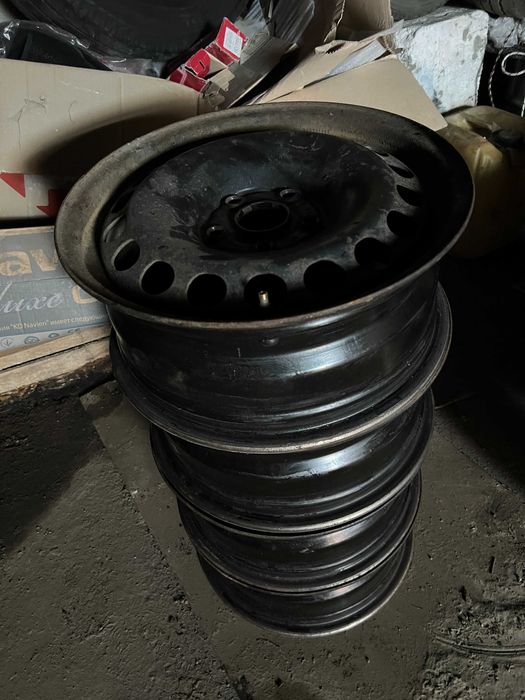 Диски оригінальні VW Golf