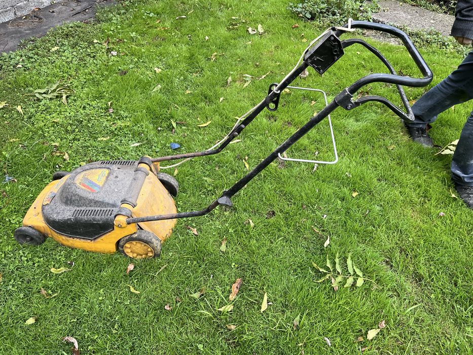 Продам газонокосарку електричну