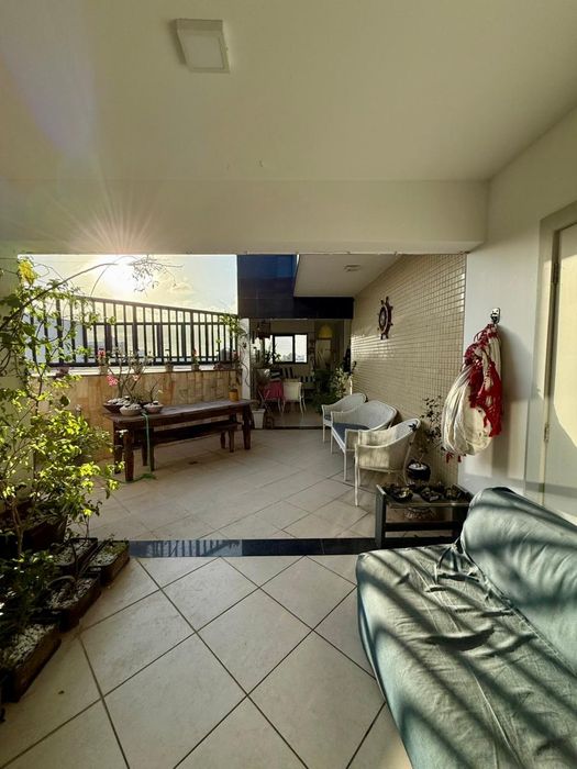 Cobertura duplex com piscina e garagem