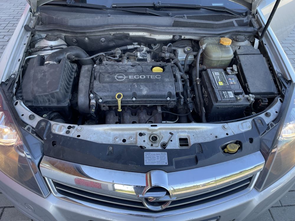Opel Astra III H 1.6 115 kM Benzyna EcoTec 2011 rok Salon Polska