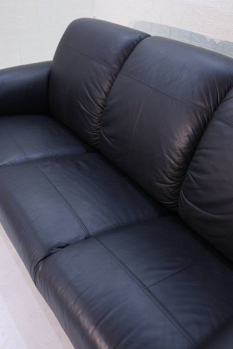 Шкіряний тримісний  диван чорний,   Німеччина