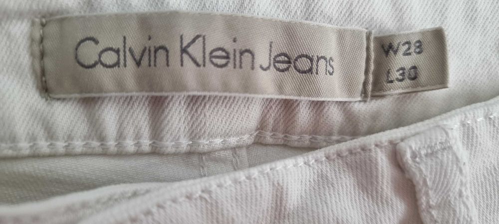 Calvin Klein spodnie białe W28 L30 rurki XS 34