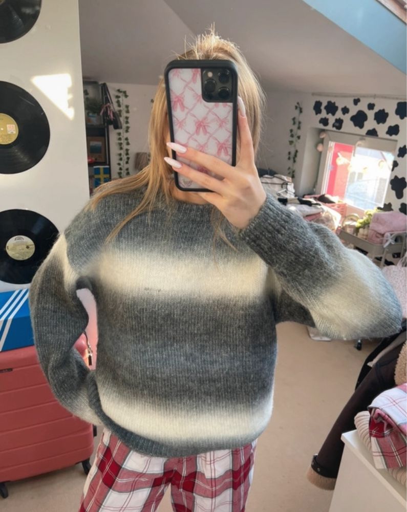 Szary sweterek Zara