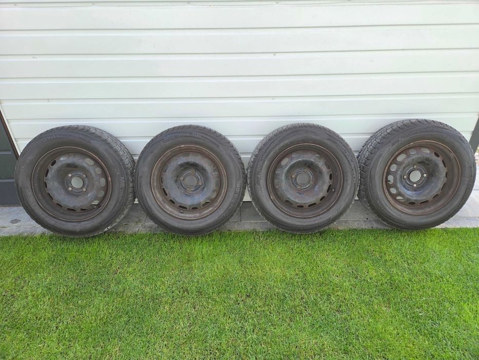 Felgi Stalowe Z Oponami zimowymi Uniroyal 195/65/R15" Citroen C4 4x108