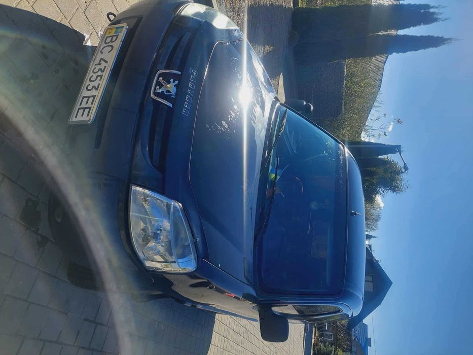 Авто Пежо Рартнер