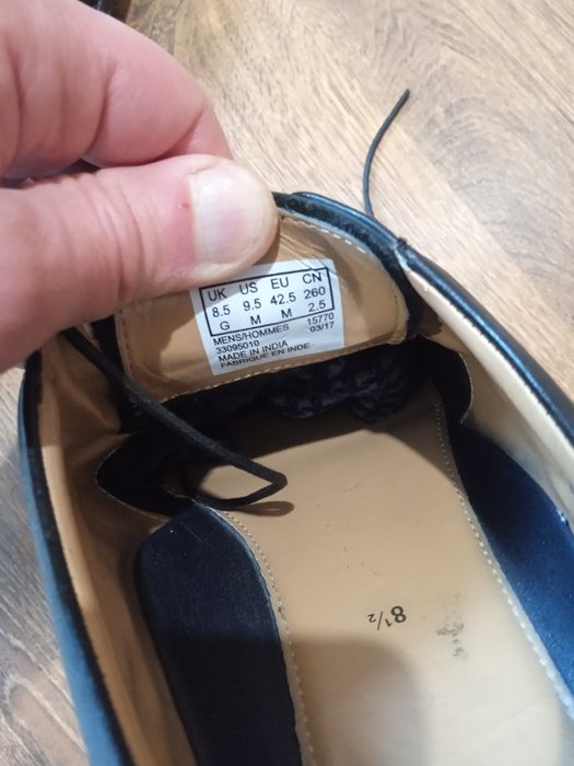 Продам чоловічі шкіряні туфлі бренду Clarks