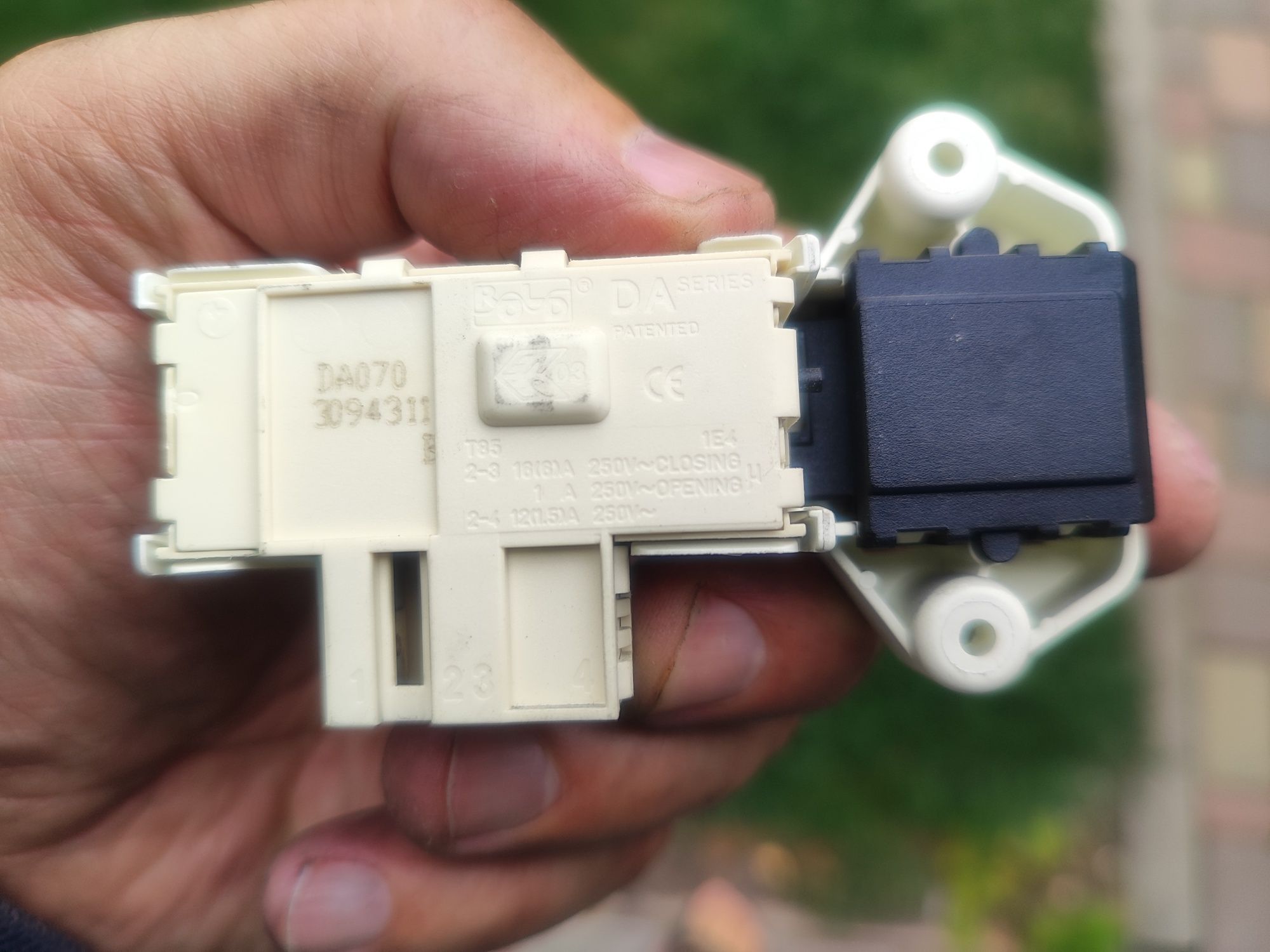 Замок люка стиральной машины 5500011102, bosch, siemens
