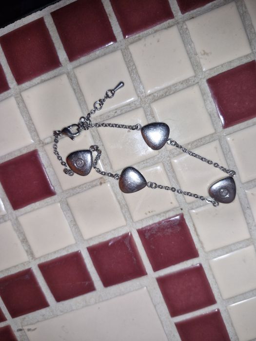 Браслетик з магнітами.