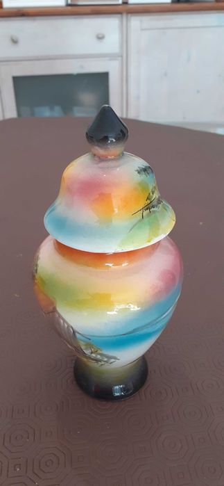 Pote em porcelana, com tampa