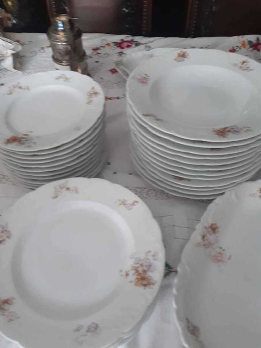 Sprzedam duży serwis obiadowy