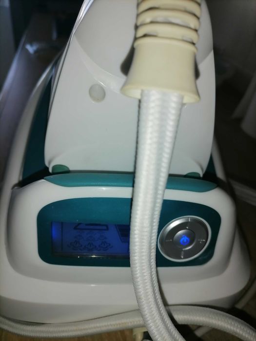 Baixa de preço. Ferro de engomar com caldeira e visor digital.secador