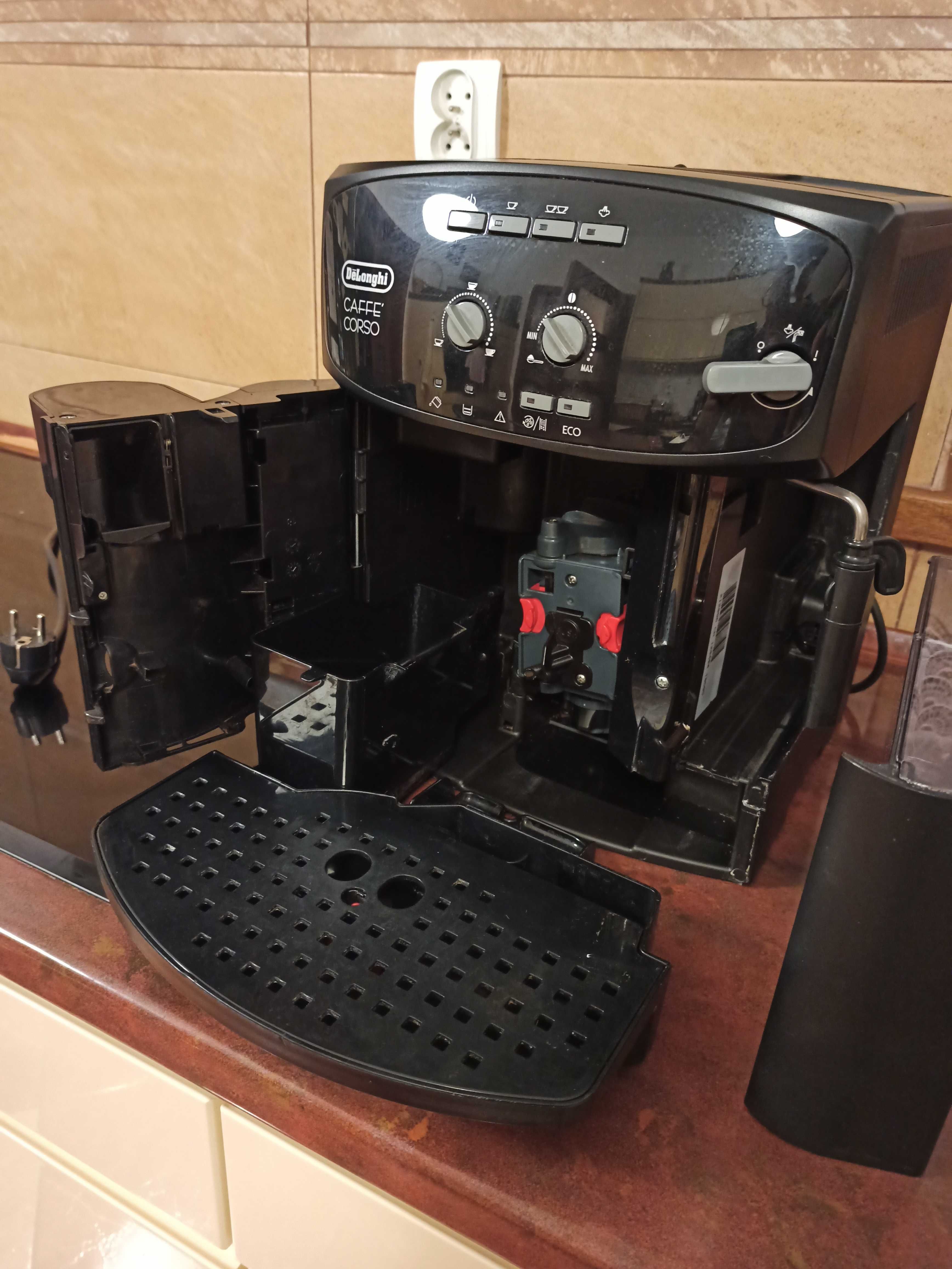 Ekspres ciśnieniowy DeLonghi Caffe Corso Esam2600 czarny