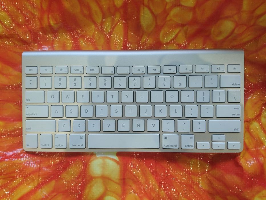 Продам беспроводную клавиатуру для IPAD.   - KEYBOARD А1314