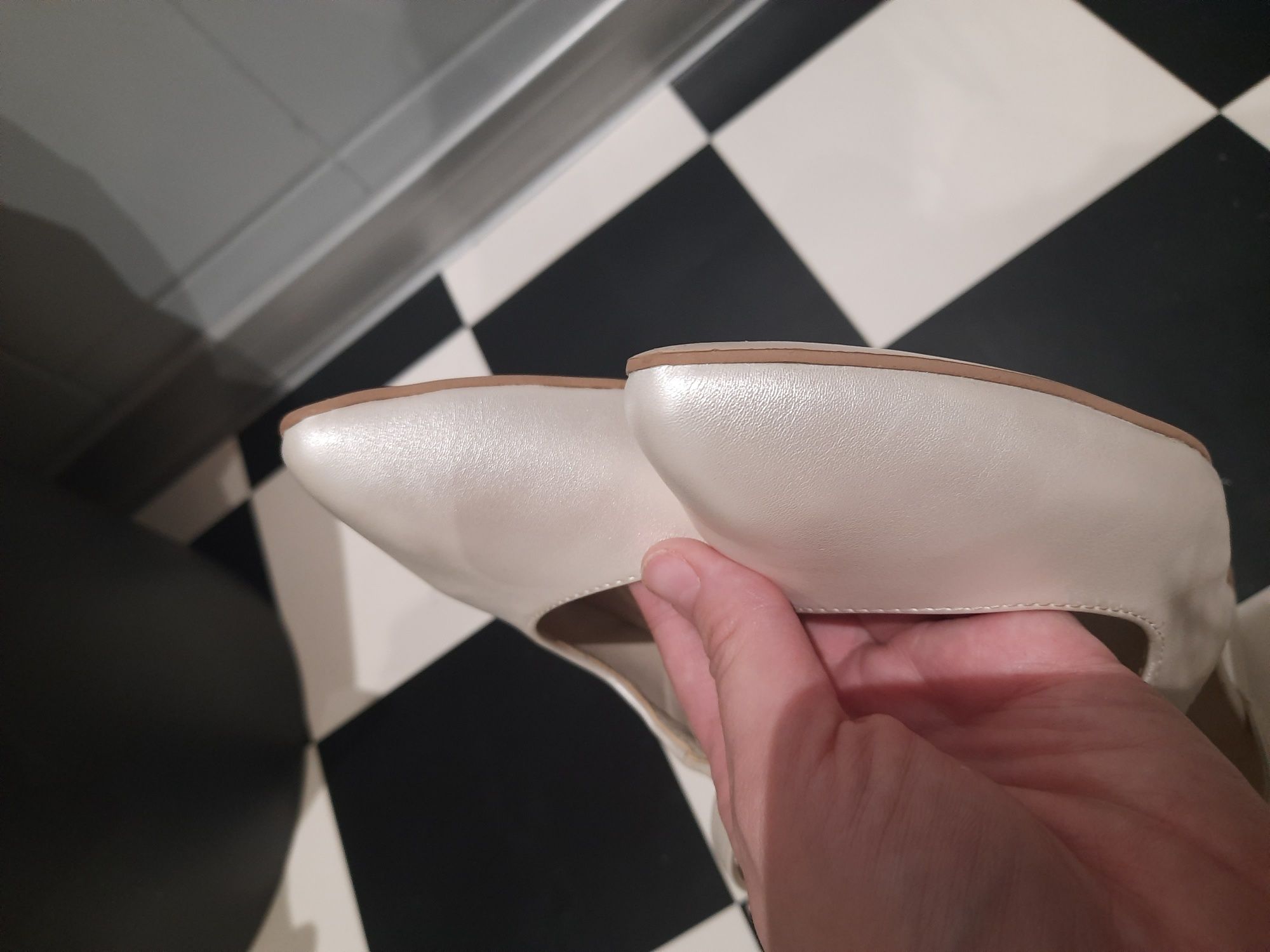 Buty perłowe brilu 40
