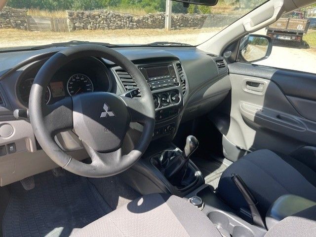Mitsubishi L200 2.4 DI-D CD Invite CC 4WD