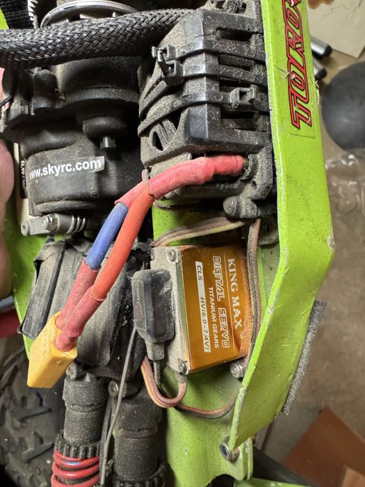 Traxas revo /e-revo model zdalnie sterowany