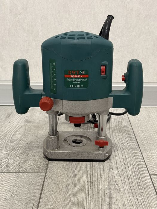 Фрезер DWT OF-1050 V