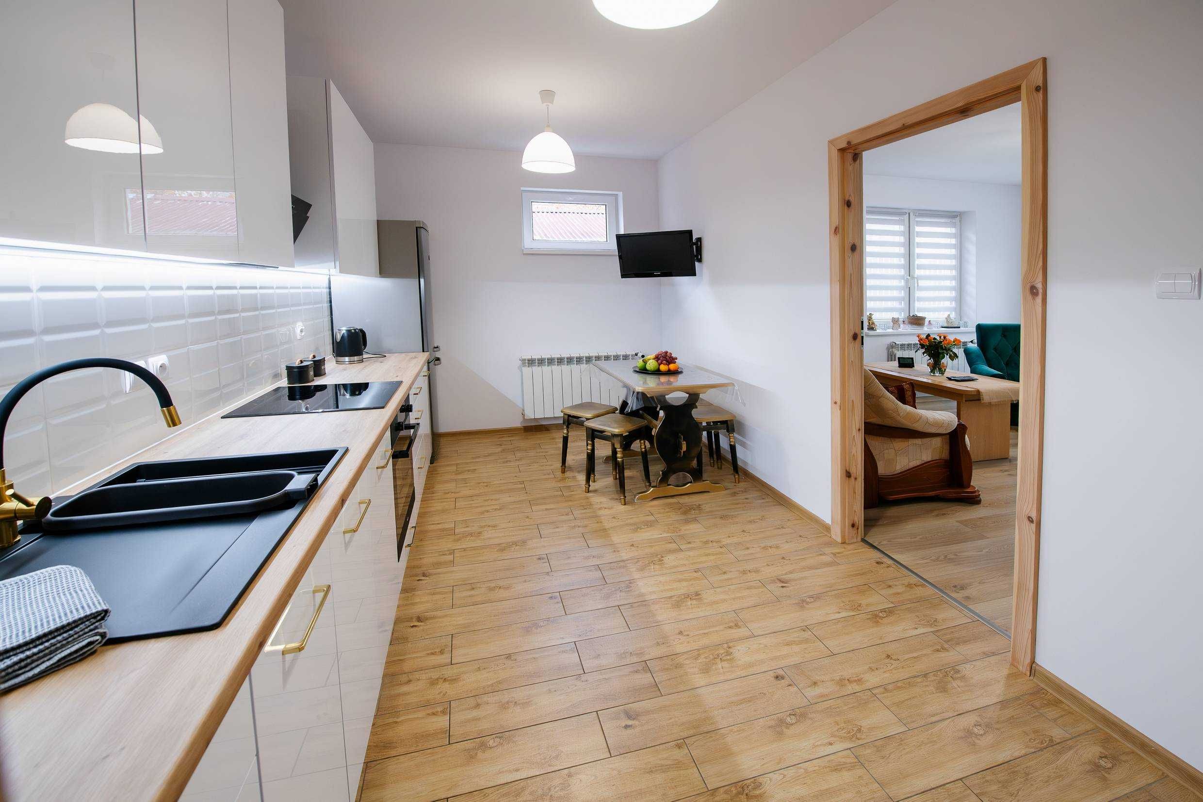 Apartament z ogródkiem. Spokojna okolica. Wynajem krótkie terminy.