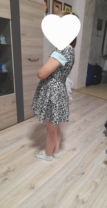 Sukieneczka dla dziewczynki z krótkim rękawem elegancka 122-128, 8 lat