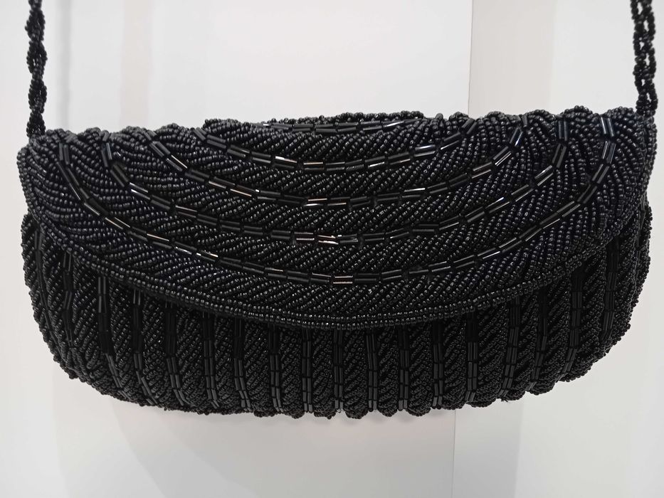 Piękna torebka z czarnych koralików