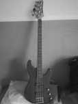 Ibanez Expressionist: baixo elétrico em bom estado