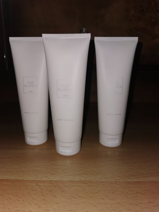 Damski balsam perfumowany do ciała Avon Pur Blanca 125 ml