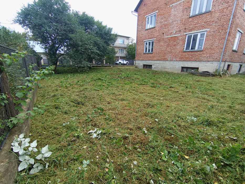 косіня трави і бур'яну