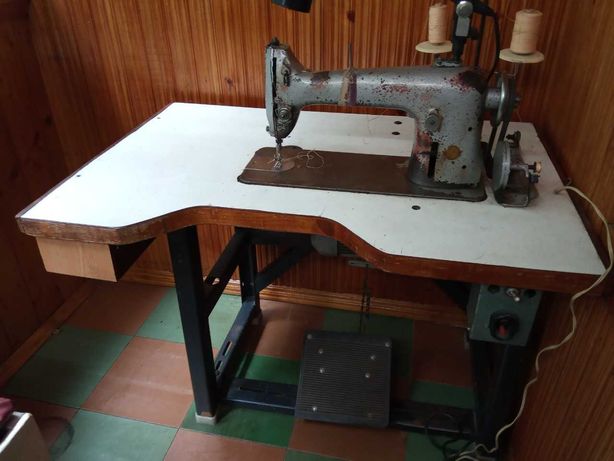 Промышленная швейная машина. Сделана в СССР. В рабочем состоянии!