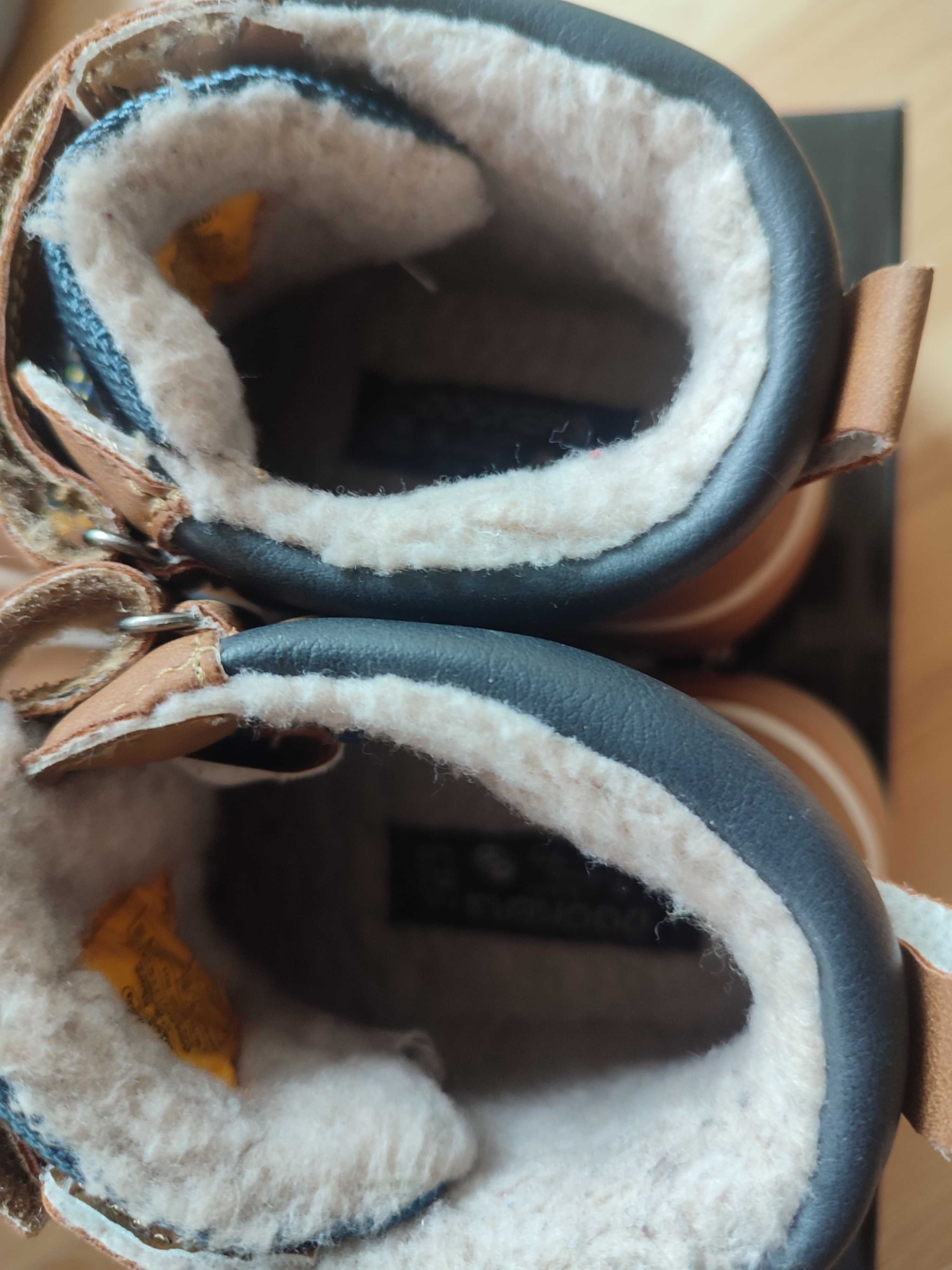 Buty zimowe ocieplane trapery chłopięce r. 29 jak nowe