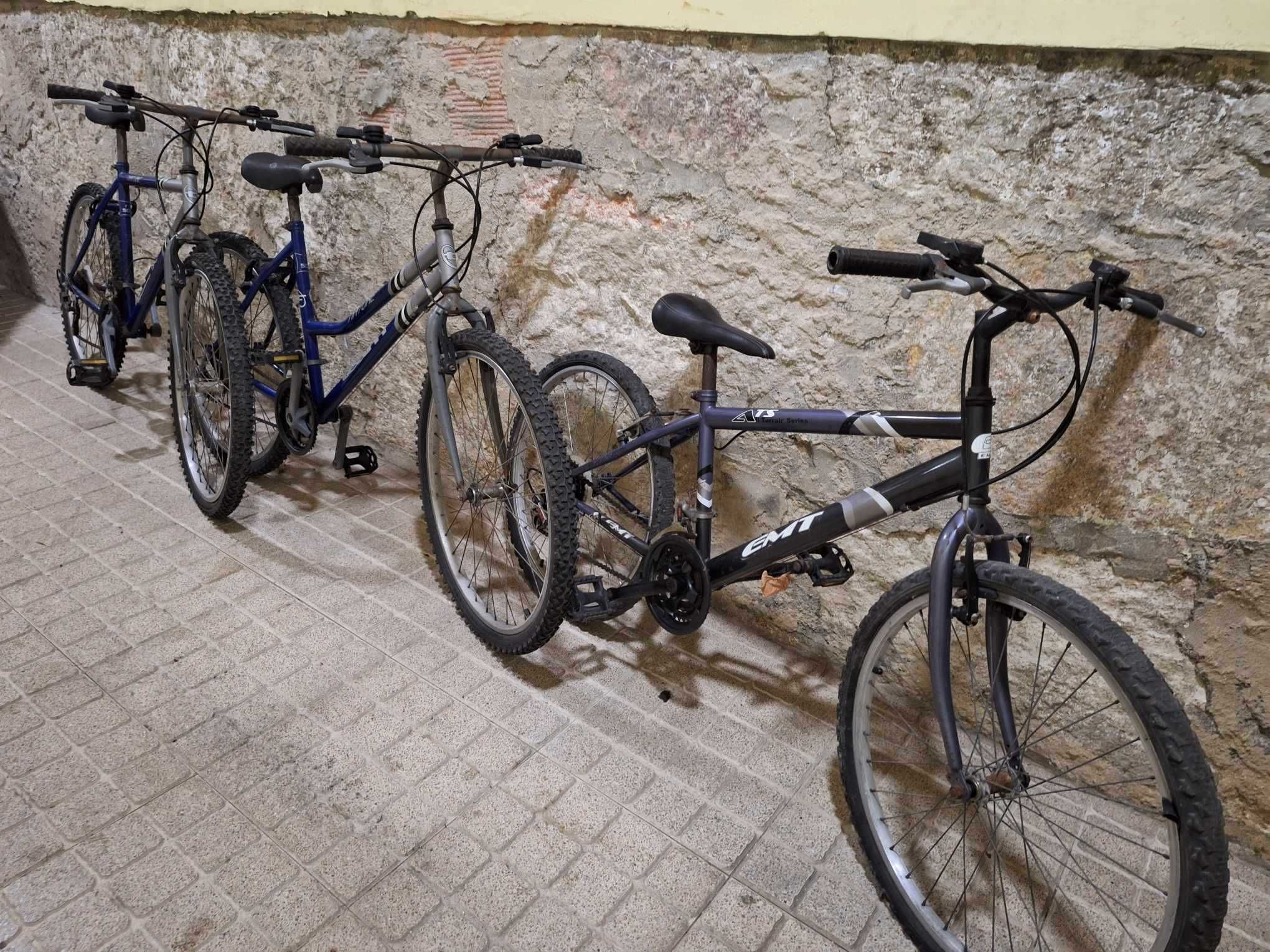 3 Bicicletas roda 26(azuis) e 24(cinzenta)