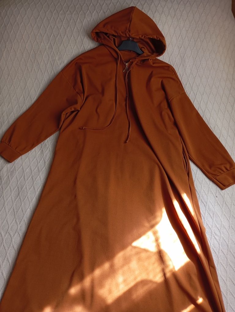 Długa owersizowa karmelowa sukienka maxi M-XL