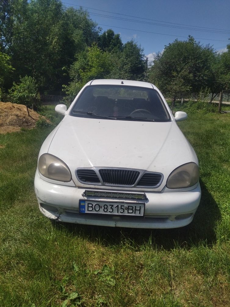 Автомобіль дево  ланос