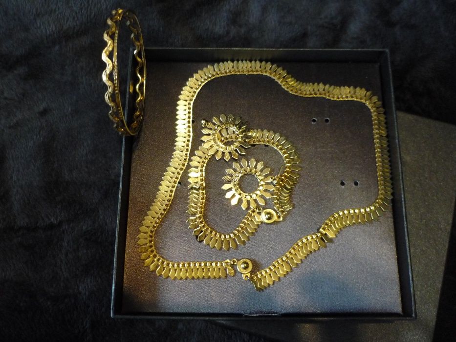 Серьги, браслеты и цепочка (Япония). Набор из 8ми предметов.