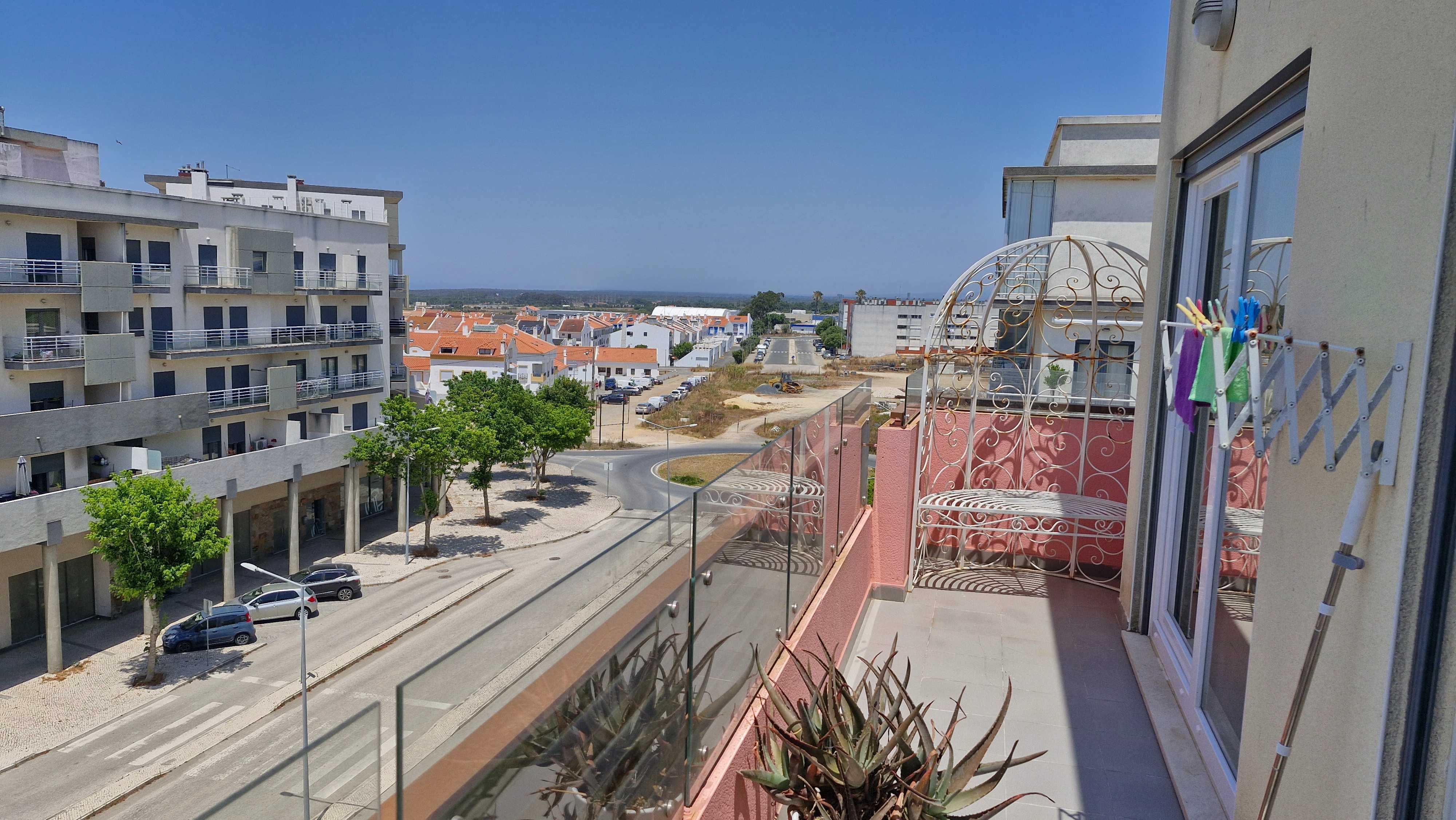 Vende-se OPORTUNIDADE ÚNICA!   Apartamento T3 com vista mar em Sines