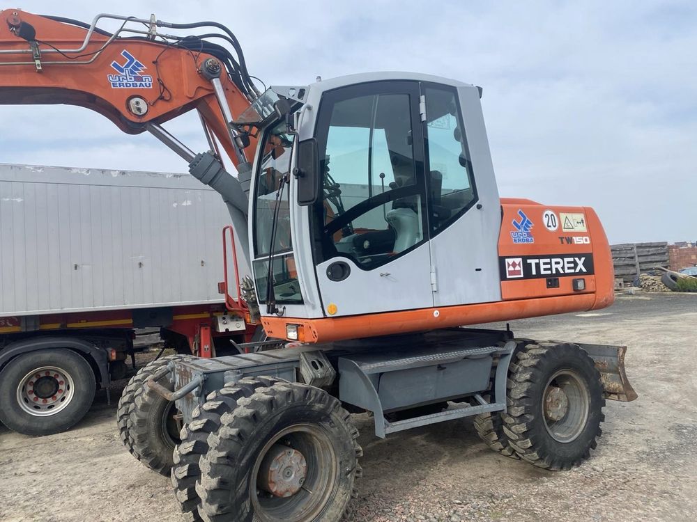 Колісний ескаватор Terex TW150