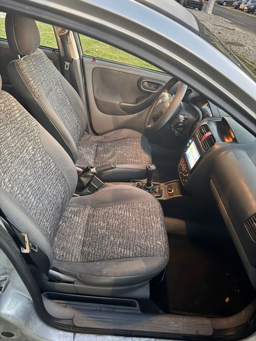 Opel Corsa C ano 2002