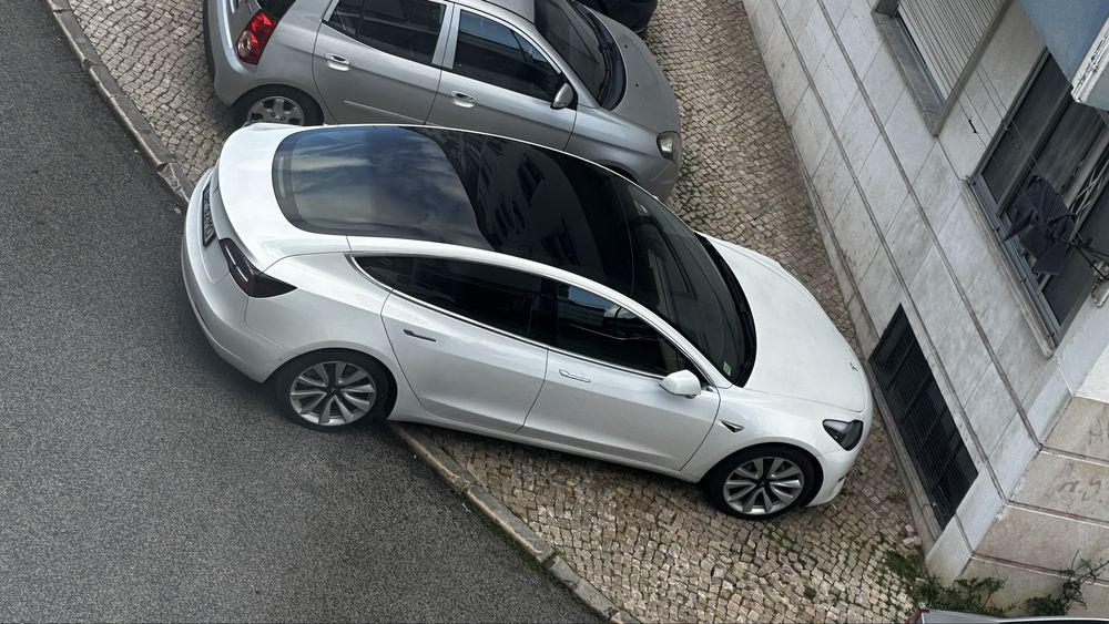 Tesla model 3 - lisboa