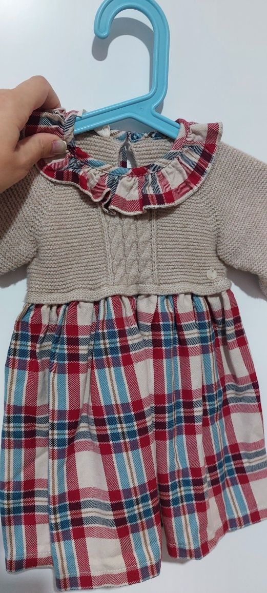Vários vestidos para menina