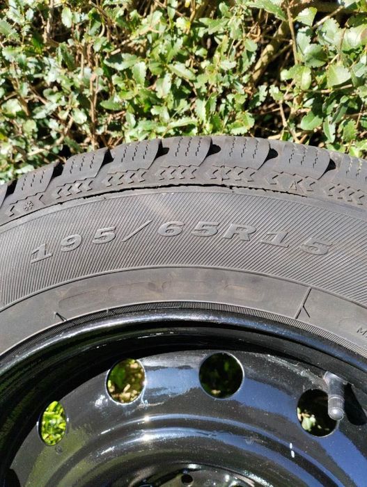 Felgi 4x108 + Opony zimowe Dębica Frigo 195/65 R15 JAK NOWE