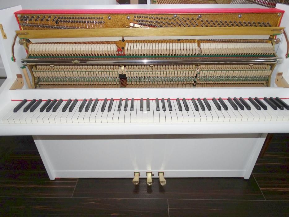 pianino biale May berlin od Pianodesign