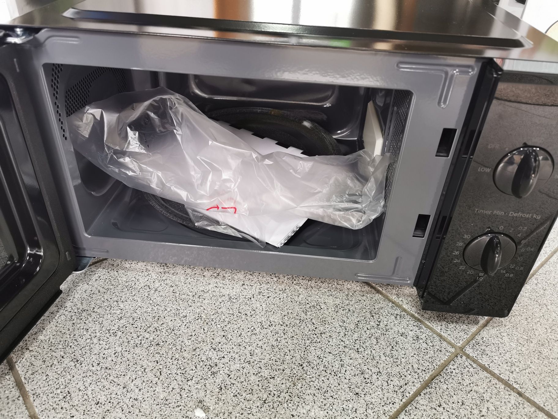 Kuchenka mikrofalowa wolnostojąca Comfee CMO-MP012OC(BK) 19L 700W
