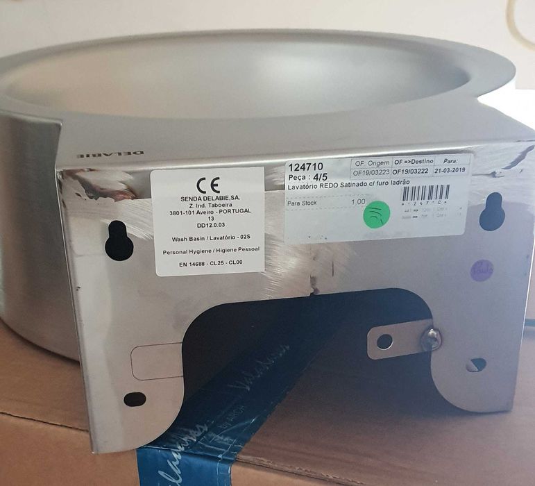Lavatório redondo em inox com furo ladrão